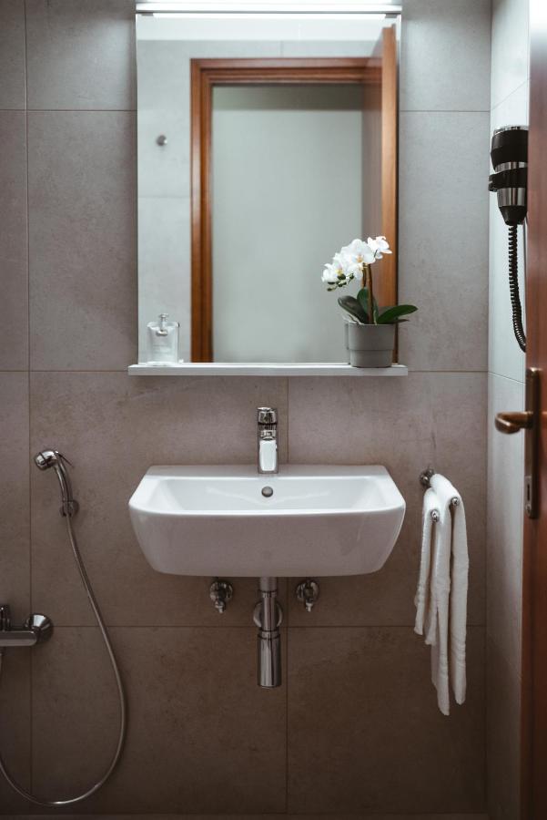 Albergo Commercio ปัลมาโนวา ภายนอก รูปภาพ