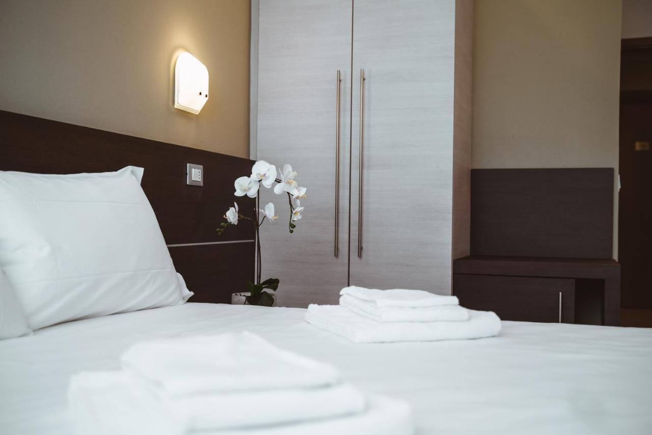 Albergo Commercio ปัลมาโนวา ภายนอก รูปภาพ