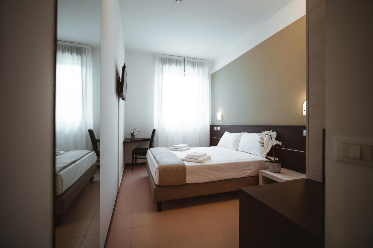 Albergo Commercio ปัลมาโนวา ภายนอก รูปภาพ